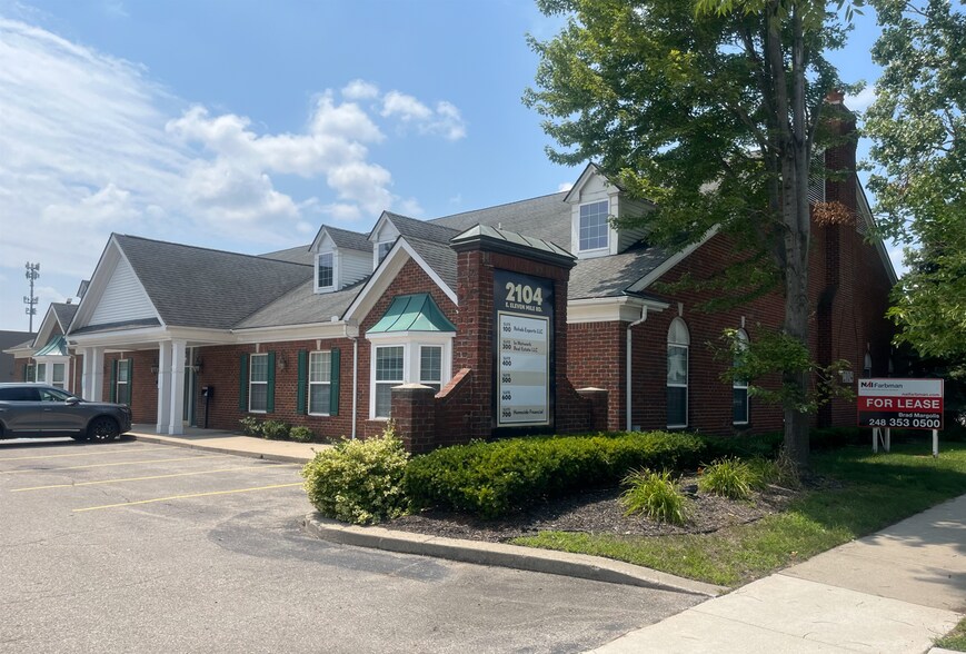 2104 E Eleven Mile Rd, Warren, MI à louer - Photo du bâtiment - Image 3 de 14
