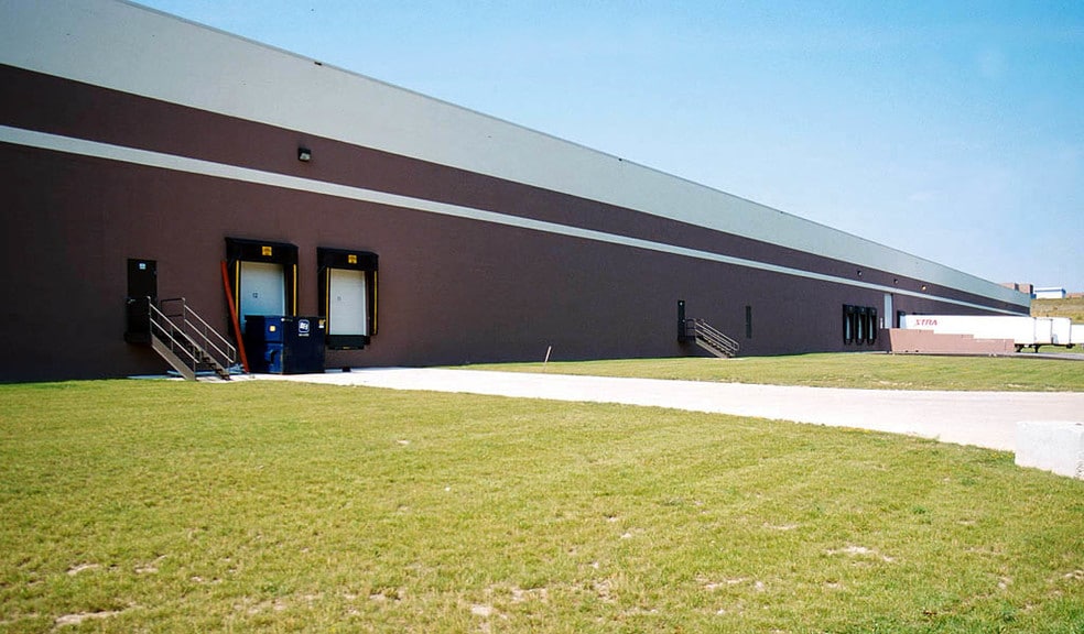 2477 Edison Blvd, Twinsburg, OH à louer - Photo du bâtiment - Image 2 de 5