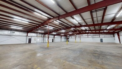 1121-1125 Larsen Rd, Fort Atkinson, WI for lease Interior Photo- Image 2 of 8