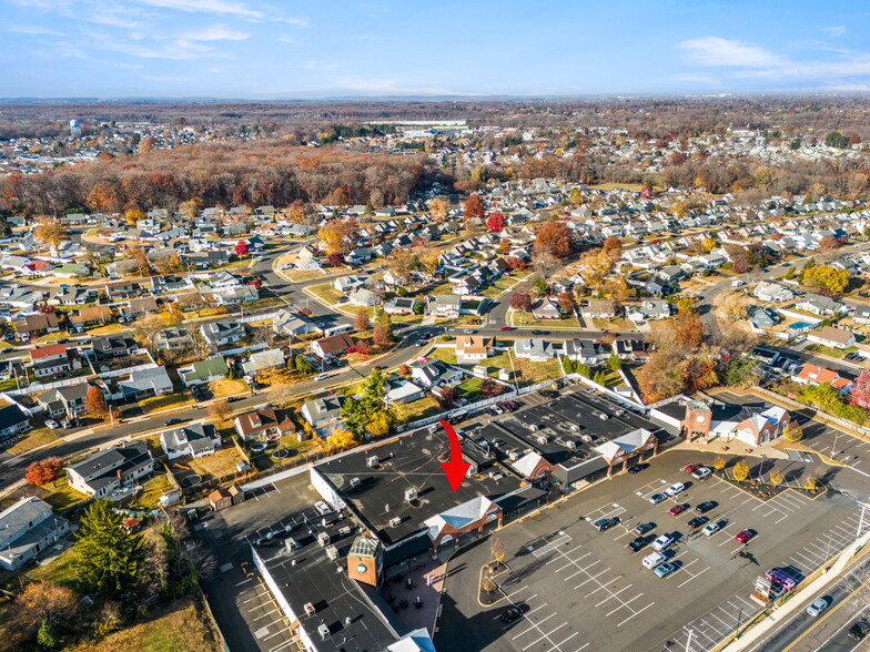 8919 New Falls Rd, Levittown, PA for lease - Building Photo - Image 2 of 8