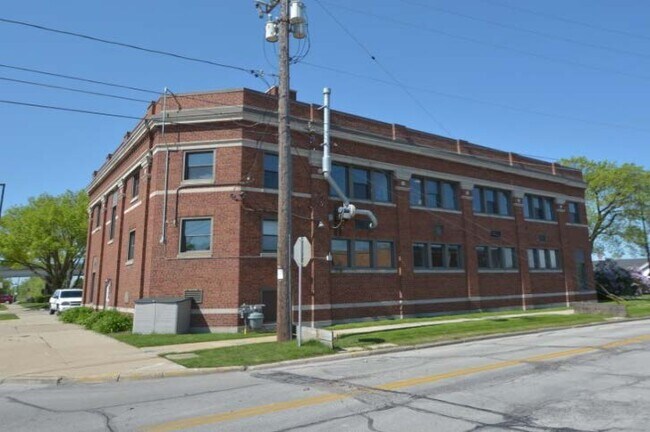 Plus de détails pour 501 S Washington St, Green Bay, WI - Bureau/Commerce de détail à louer
