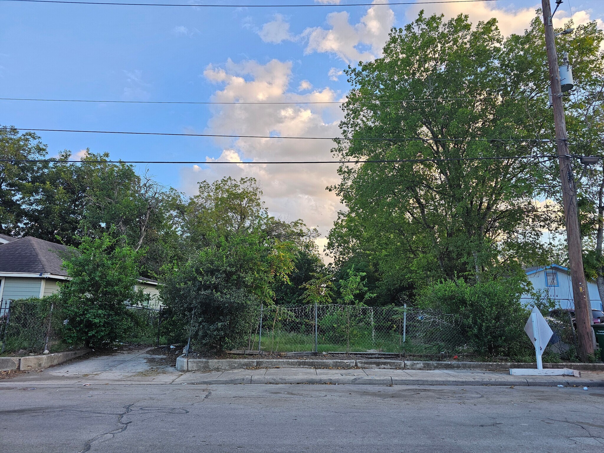 1318 Essex St, San Antonio, TX à vendre Photo principale- Image 1 de 15