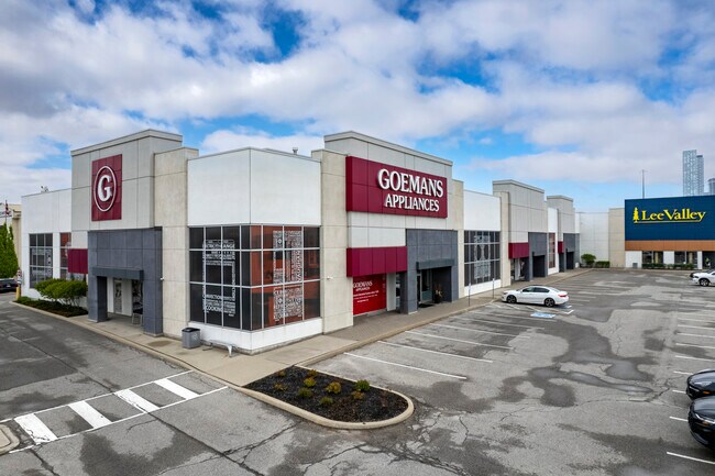 Plus de détails pour 167 Chrislea Rd, Vaughan, ON - Commerce de détail à louer