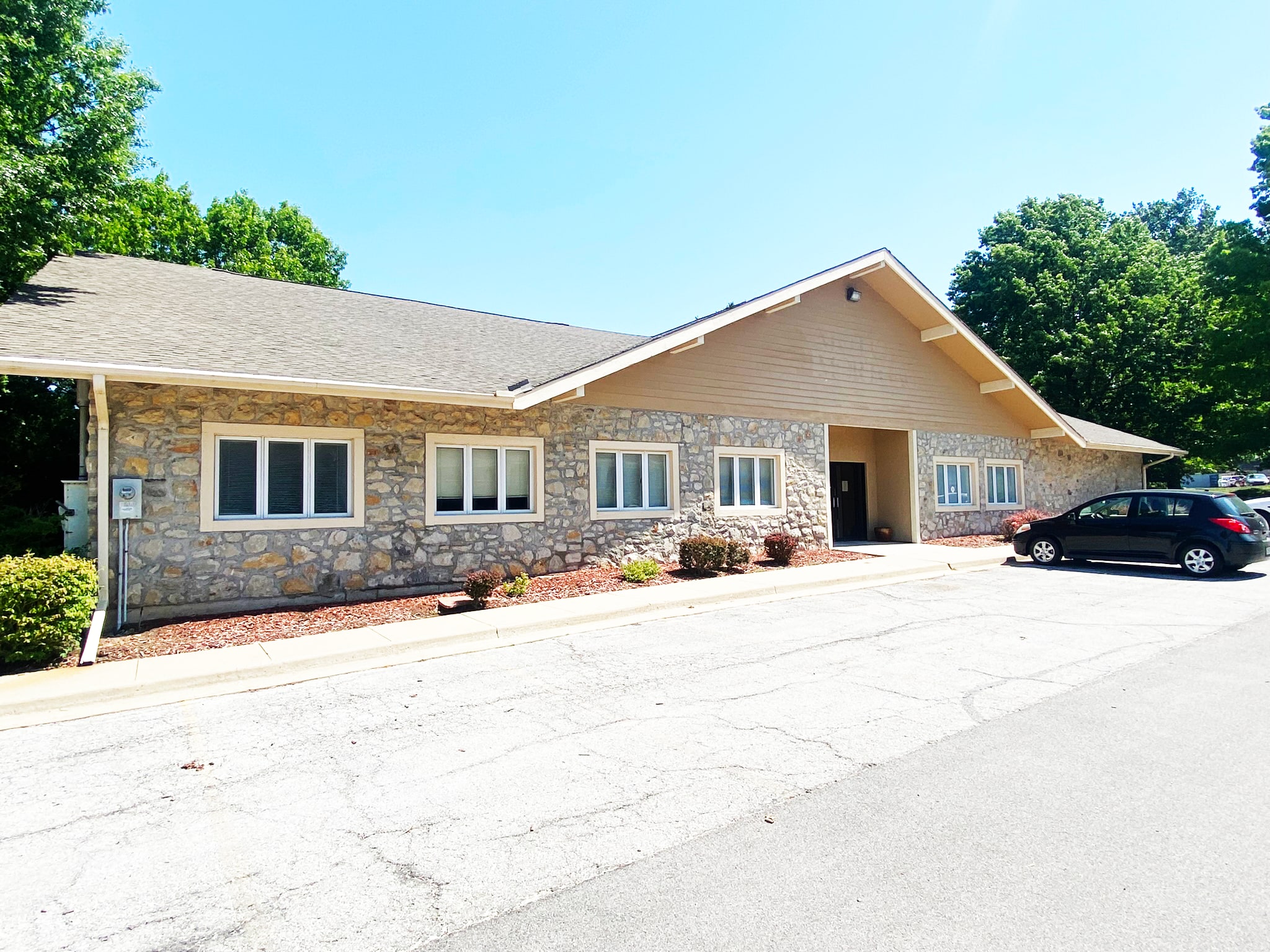 9200 Glenwood St, Overland Park, KS for lease Building Photo- Image 1 of 2