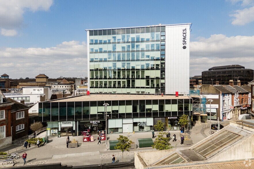 Church Path, Woking à louer - Photo du bâtiment - Image 2 de 2