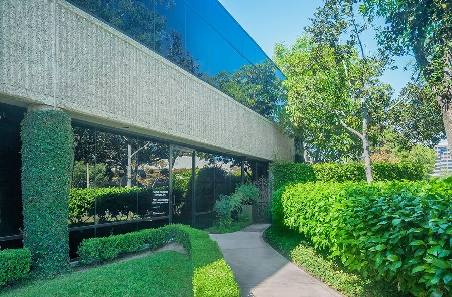 17991-17993 Cowan, Irvine, CA à louer - Photo du bâtiment - Image 2 de 3