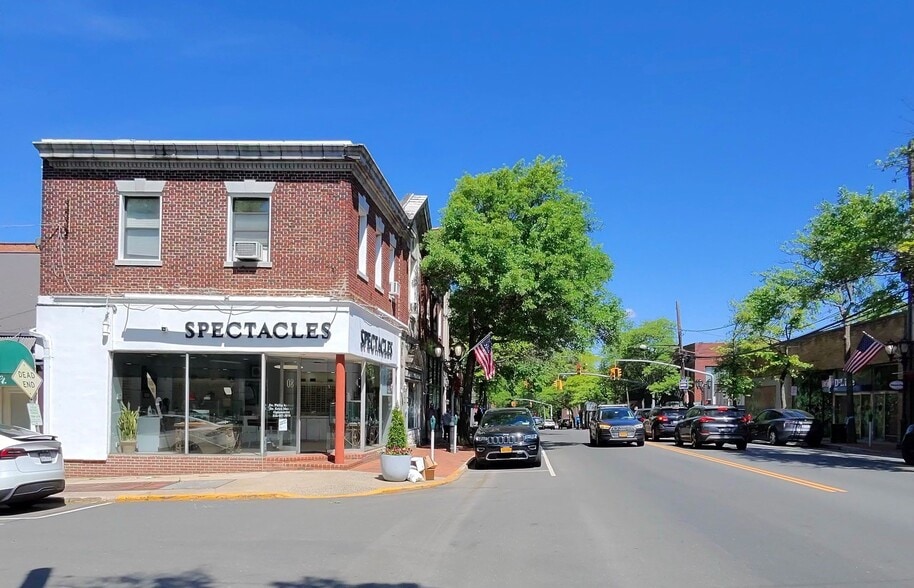 80-84 Middle Neck Rd, Great Neck, NY for lease - Building Photo - Image 3 of 4