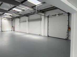 7 Mound Rd, Feltham for lease Interior Photo- Image 2 of 2