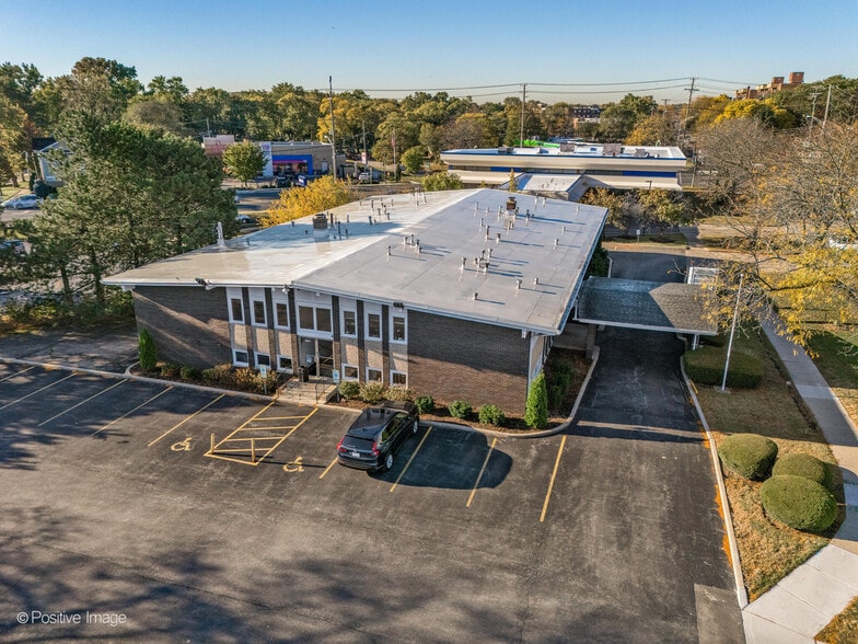 9631 Gross Point Rd, Skokie, IL for sale - Building Photo - Image 3 of 48