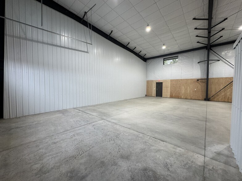 647 7th Ave, Ponderay, ID à louer - Photo du bâtiment - Image 3 de 10