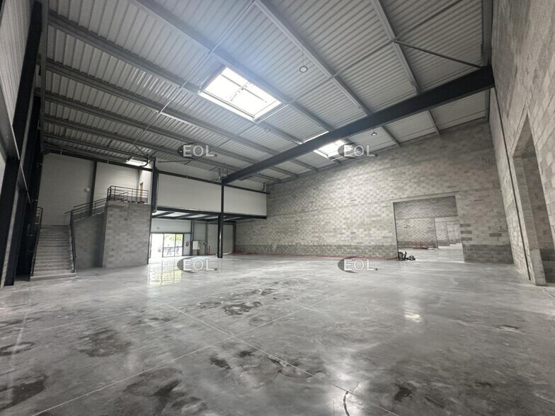 Flex dans Lamanon à louer - Photo du bâtiment - Image 3 de 4