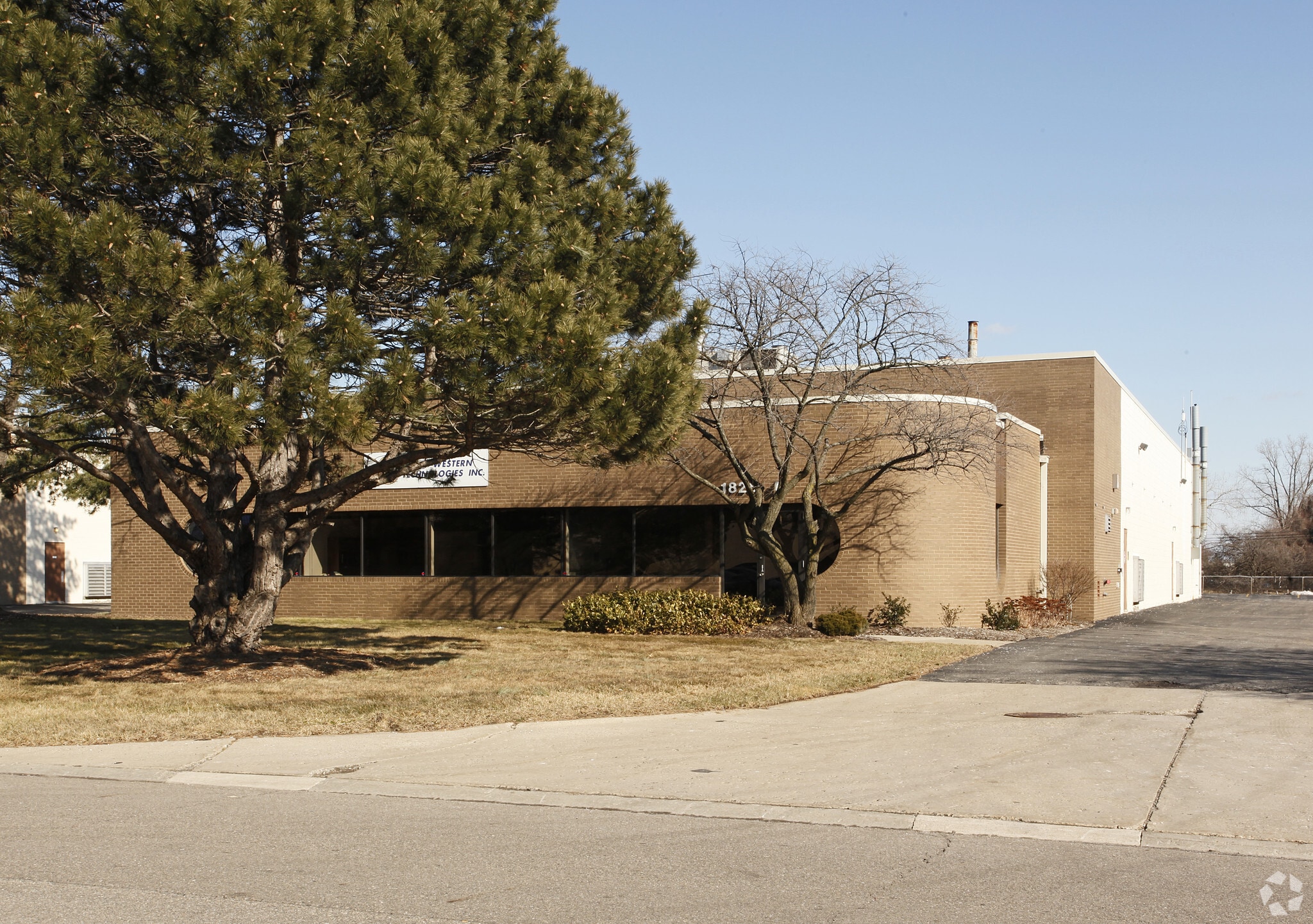 1826 Northwood Dr, Troy, MI for sale Primary Photo- Image 1 of 3