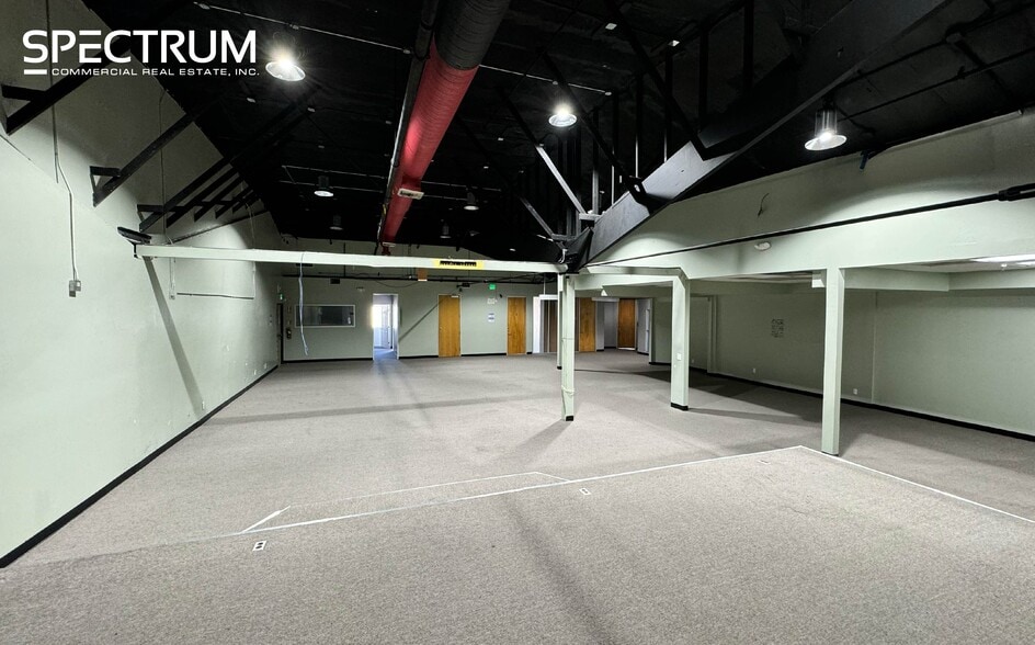 16730 Schoenborn St, North Hills, CA for lease - Building Photo - Image 2 of 11