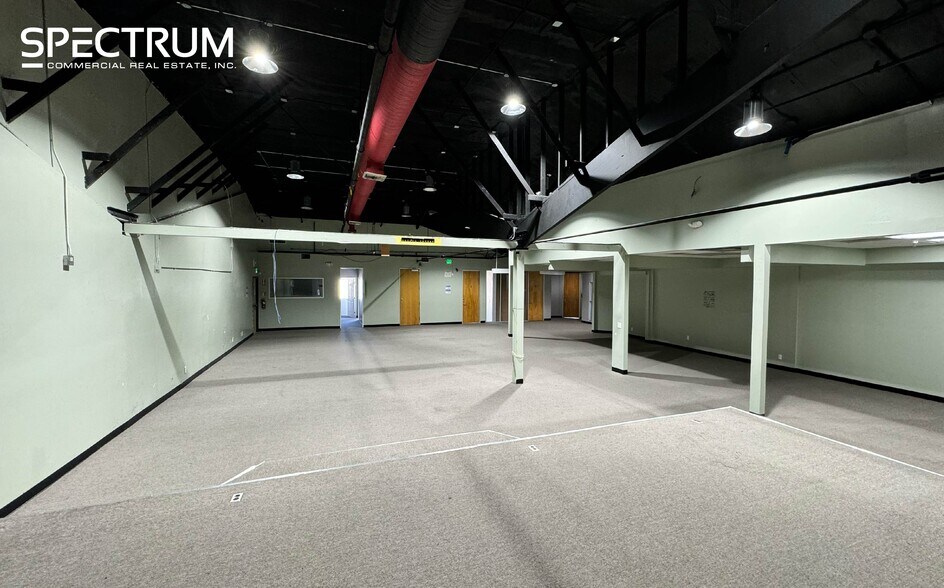 16730 Schoenborn St, North Hills, CA à louer - Photo du bâtiment - Image 2 de 11