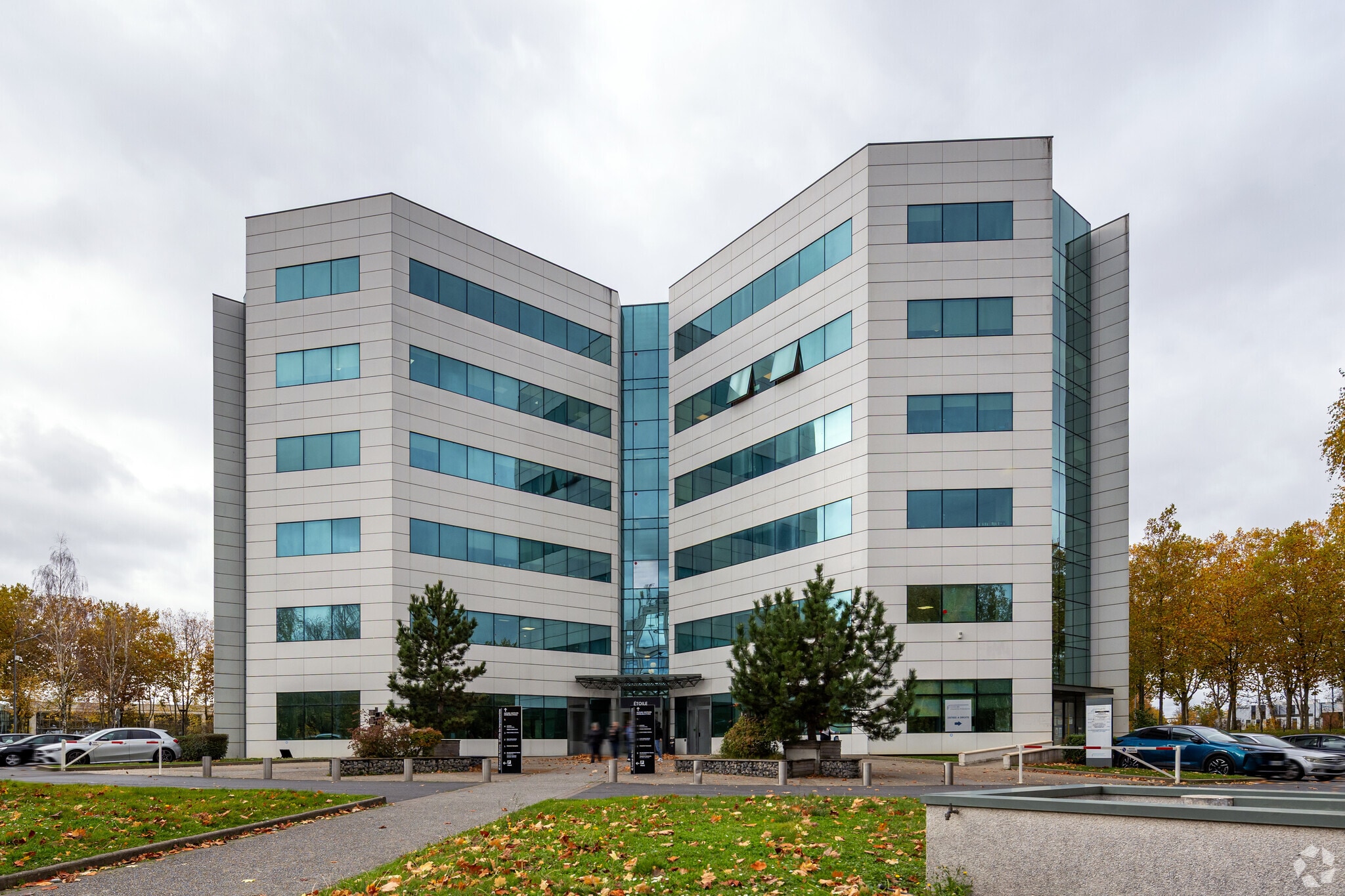 Office in Villepinte for lease Primary Photo- Image 1 of 4