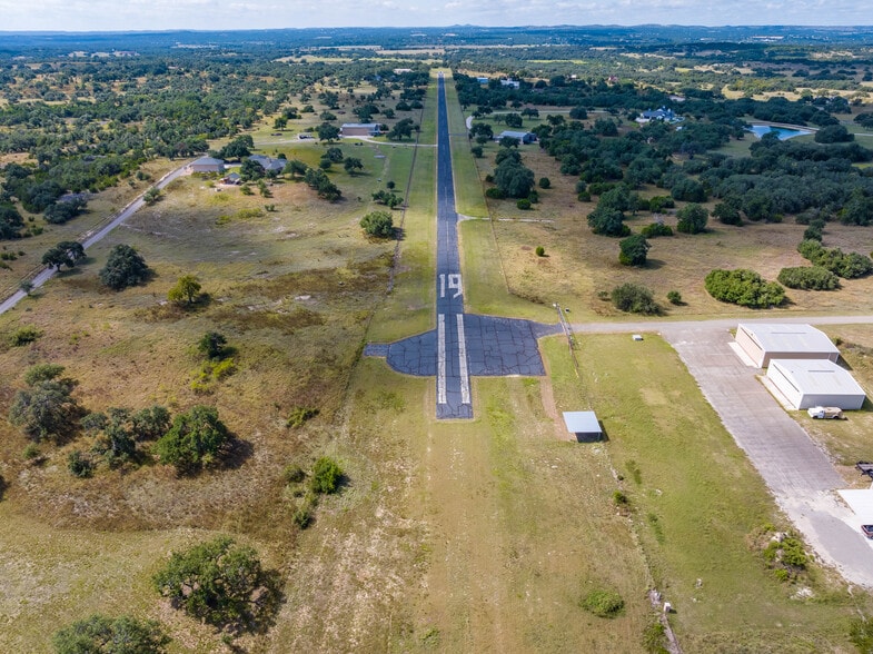 000 N Tailwind Dr, Blanco, TX à vendre - Photo du bâtiment - Image 1 de 11