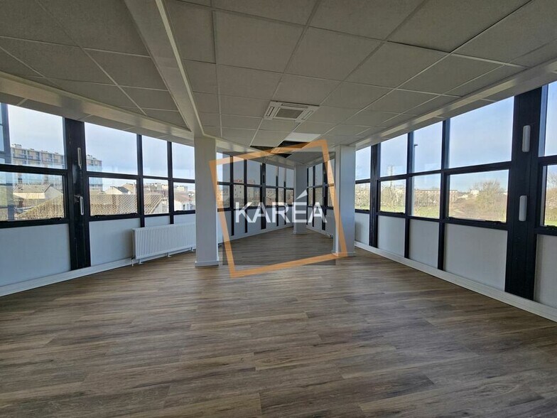 Office in Champigny-sur-Marne for lease - Interior Photo - Image 3 of 5