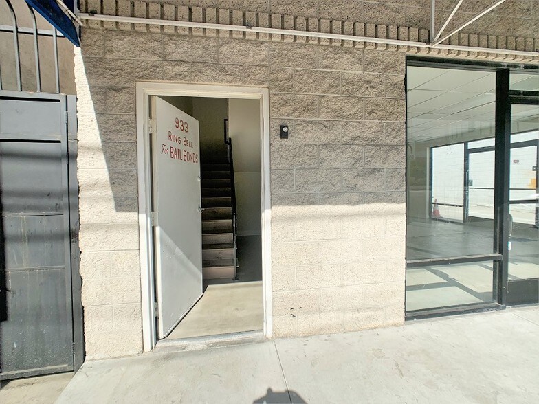935 N Vignes St, Los Angeles, CA à louer - Photo du bâtiment - Image 3 de 36