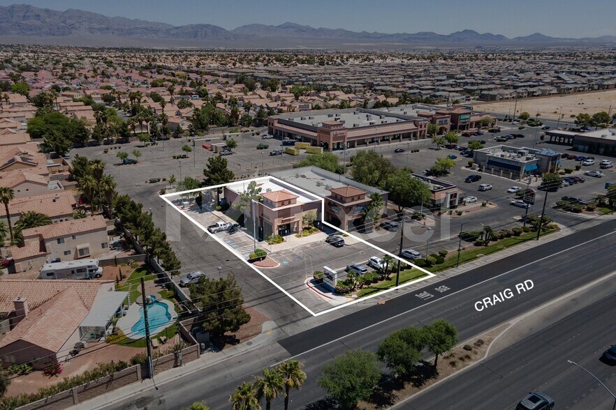 2202 W Craig Rd, North Las Vegas, NV à louer - Photo du bâtiment - Image 2 de 6