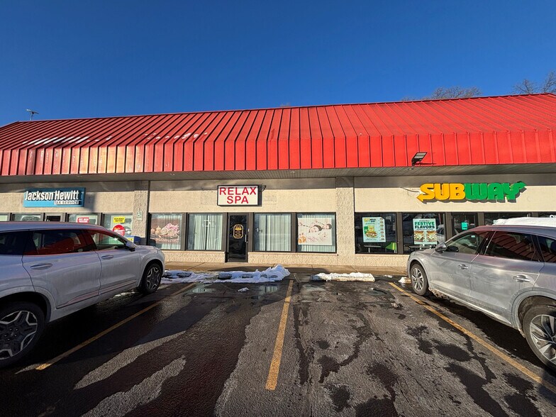 590 W Columbia Ave, Battle Creek, MI à louer - Photo du bâtiment - Image 2 de 5