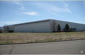 4670-4674 Aircenter Cir, Reno, NV for lease - Building Photo - Image 3 of 6