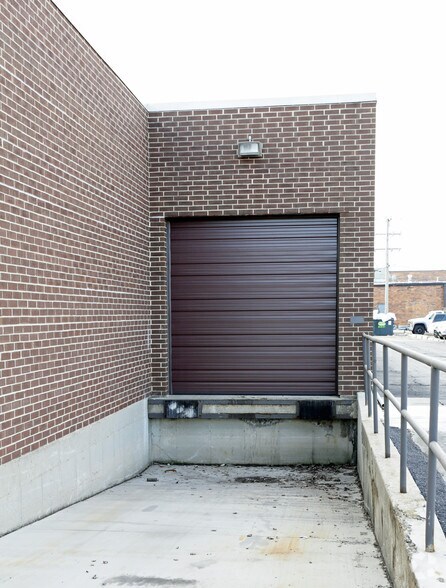 230-234 James St, Bensenville, IL à louer - Photo du bâtiment - Image 2 de 6