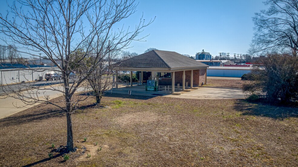 305 4th Ave SW, Red Bay, AL à vendre - Photo du bâtiment - Image 3 de 12