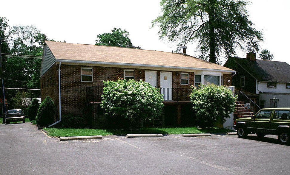 13-15 E Deer Park Buildings portefeuille de 3 propriétés à vendre sur LoopNet.ca - Photo principale - Image 3 de 3