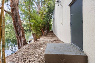 1740-1742 NW 93rd Ave, Miami, FL à louer Photo intérieure- Image 1 de 40