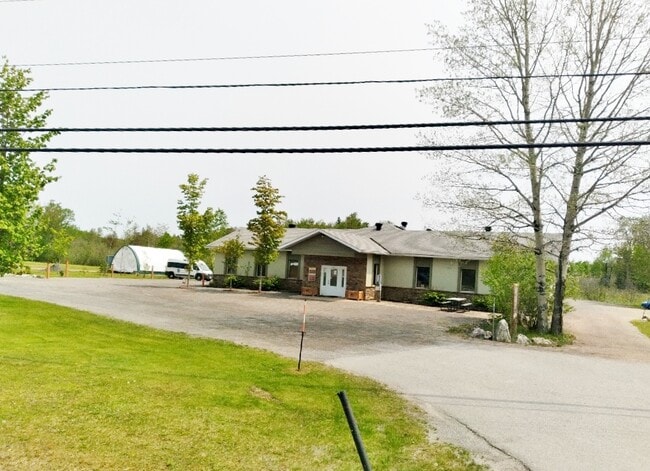 Plus de détails pour 12497A Highway 41, Northbrook, ON - Commerce de détail à vendre