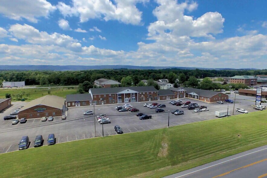 115 Aikens Center, Martinsburg, WV à louer - Photo du bâtiment - Image 2 de 3