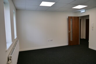 Park Ln, Pulford for lease Interior Photo- Image 2 of 3