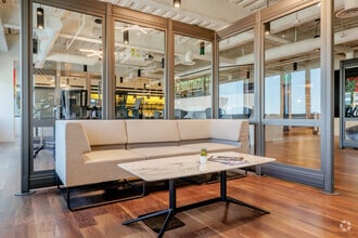 6400 S Fiddlers Green Cir, Greenwood Village, CO à louer Photo intérieure- Image 2 de 18