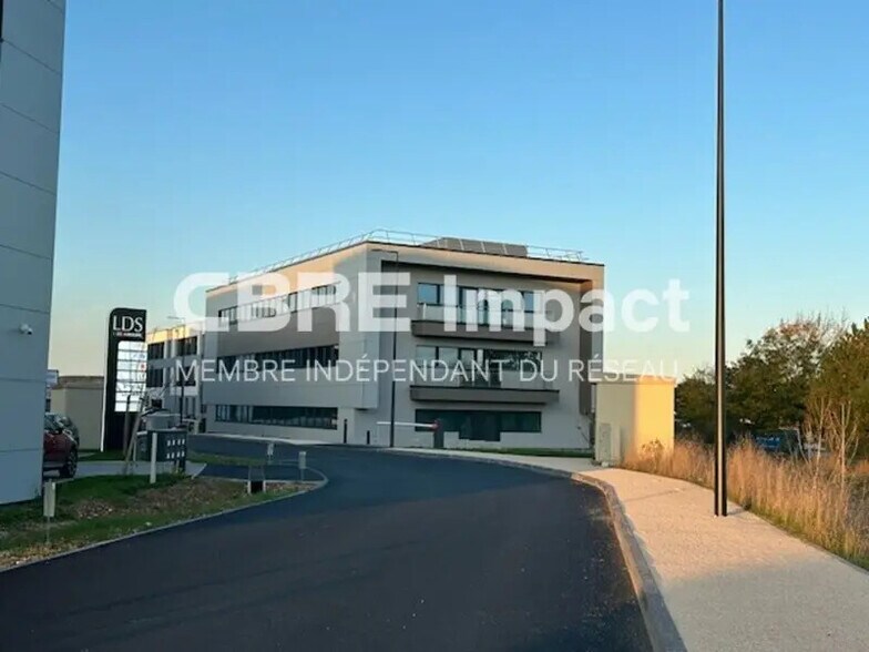 8 Rue Du Rompot, Fontaine-lès-Dijon à louer - Photo du bâtiment - Image 2 de 8