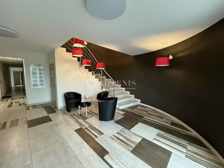 55 Rue Edouard Branly, Saint-Jean-de-Braye for lease - Building Photo - Image 2 of 12