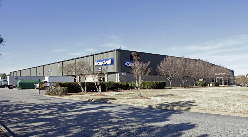 1345-1347 Diamond Springs Rd, Virginia Beach, VA à louer - Photo du bâtiment - Image 2 de 9