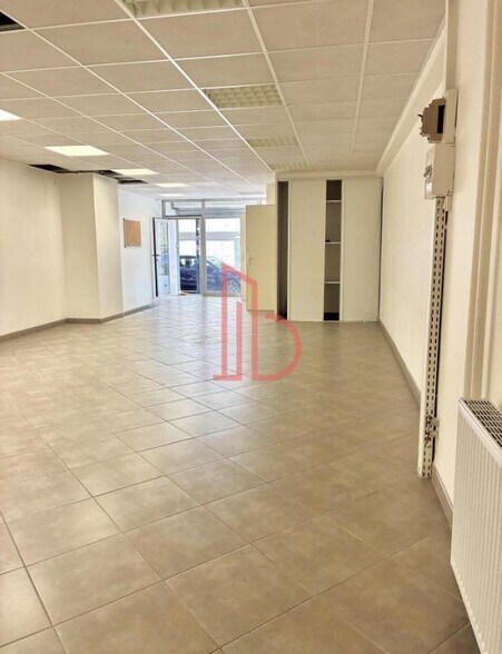Office in Bordeaux for sale - Interior Photo - Image 2 of 4