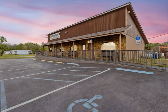 More details for 7390 Shoal Line Blvd, Weeki Wachee, FL - Retail for Sale