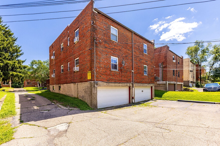 7119 Eastlawn Dr, Cincinnati, OH for sale - Building Photo - Image 3 of 26