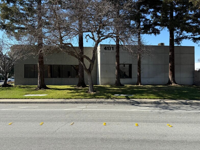 4171 Business Center Dr, Fremont, CA à louer - Photo du bâtiment - Image 3 de 5