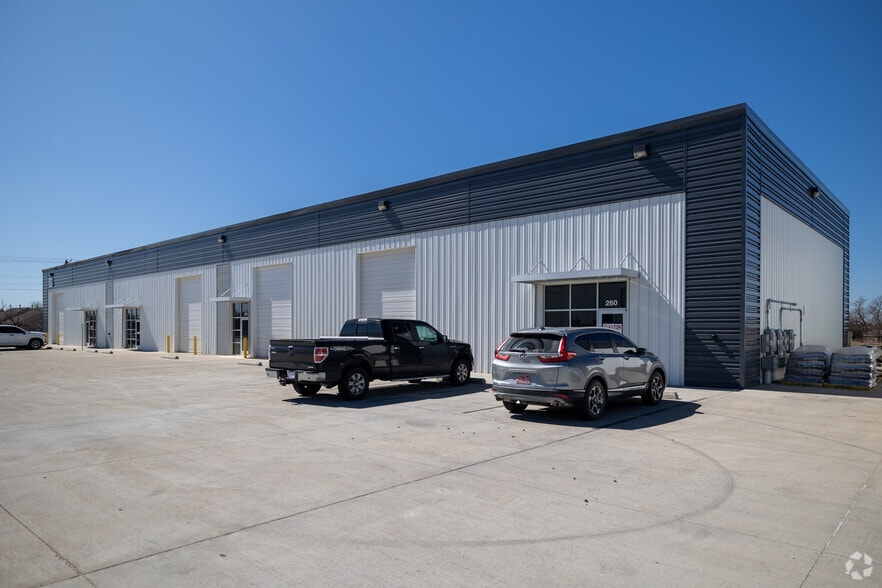 4615 N Cypress St, Bel Aire, KS for lease - Building Photo - Image 2 of 4