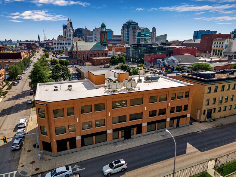 520 Ellicott St, Buffalo, NY à louer - Photo du bâtiment - Image 3 de 8