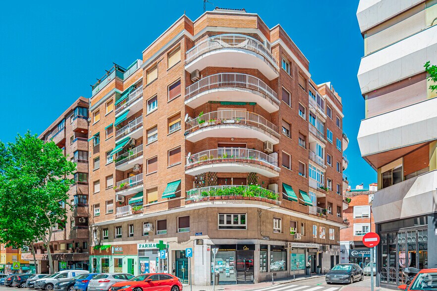 Calle de la Infanta Mercedes, Madrid, Madrid for lease - Primary Photo - Image 2 of 6