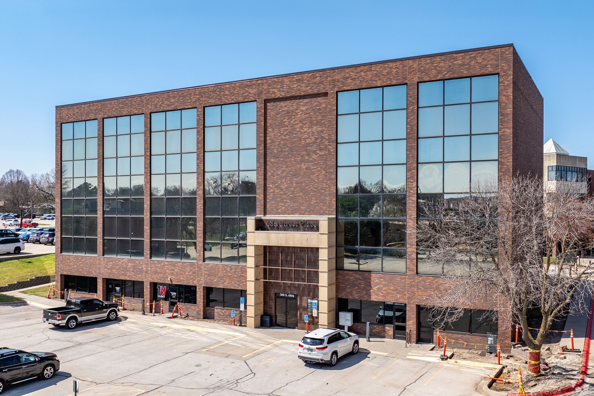 300 S 68th St Pl, Lincoln, NE for lease Building Photo- Image 1 of 9