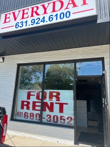 155-173 Middle Country Rd, Middle Island, NY à louer - Photo du bâtiment - Image 2 de 4