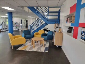 Plus de détails pour Local d'activités à louer