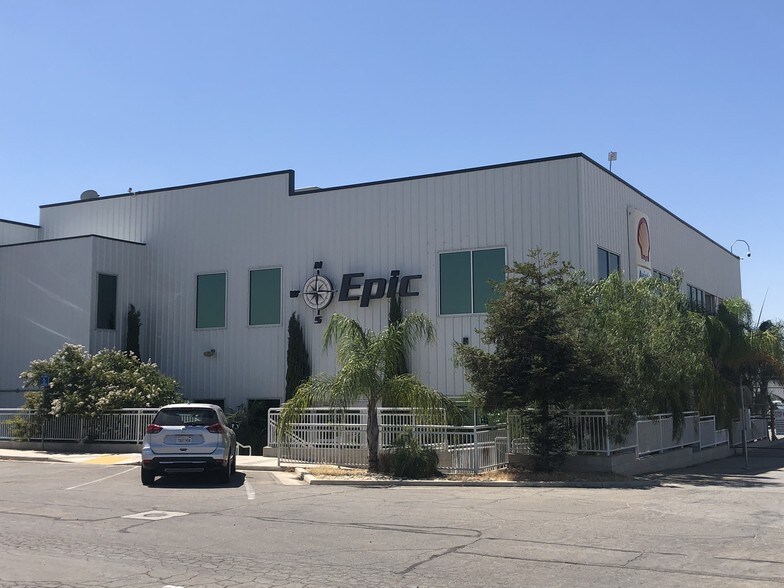 1105 Douglas St, Bakersfield, CA à vendre - Photo du bâtiment - Image 3 de 7