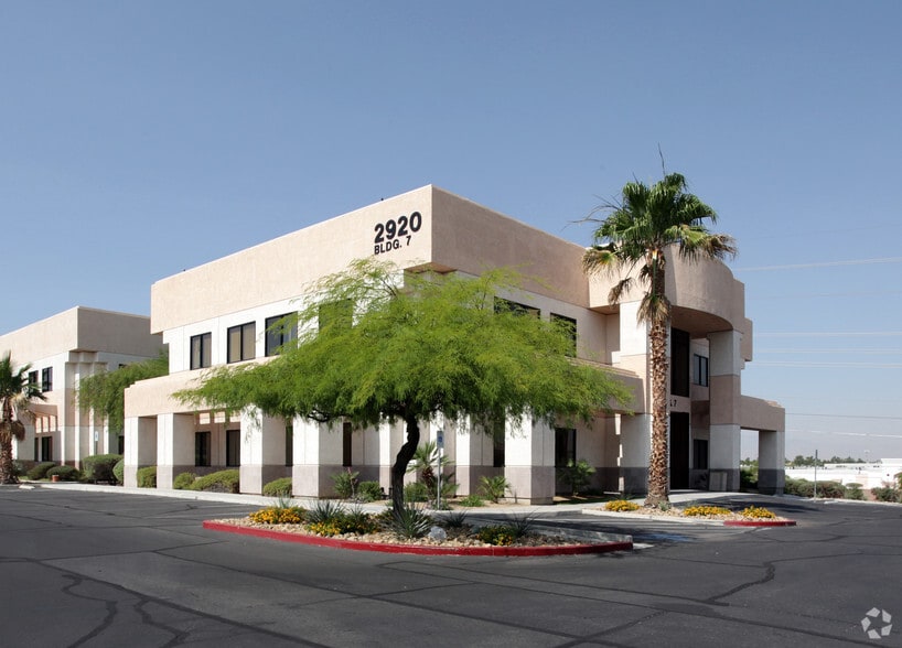 2920 N Green Valley Pky, Henderson, NV à louer - Photo du bâtiment - Image 3 de 8