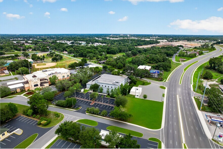 201 W Guava St, The Villages, FL à louer - Photo du bâtiment - Image 2 de 36