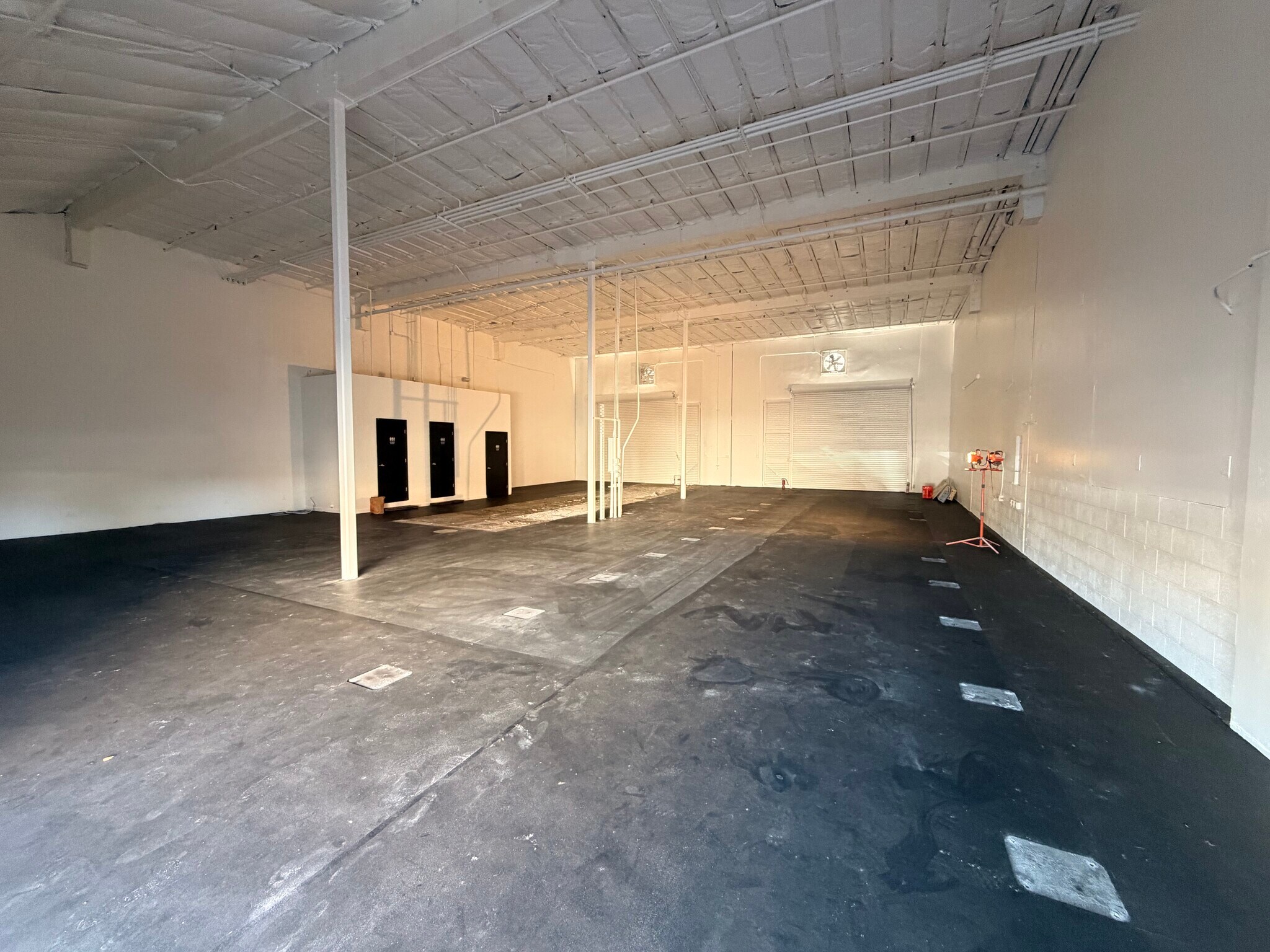 335 Convention Way, Redwood City, CA for lease Primary Photo- Image 1 of 54